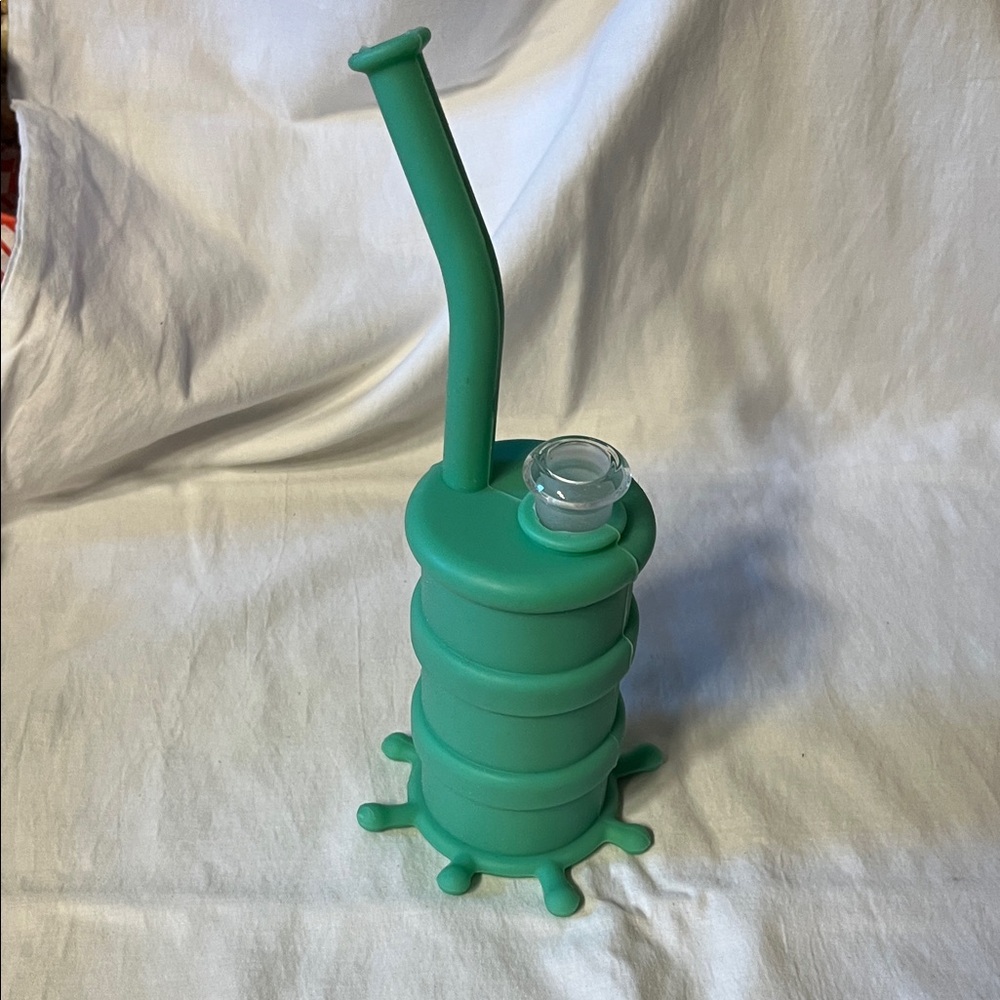 Teal Silicone Water Accessory